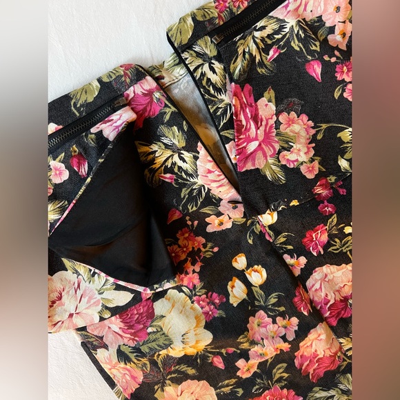 Unique FLORAL PEPLUM MINI SKIRT🌺 - Picture 6 of 13